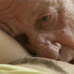 imagen ancianos queman sus ultimos cartuchos